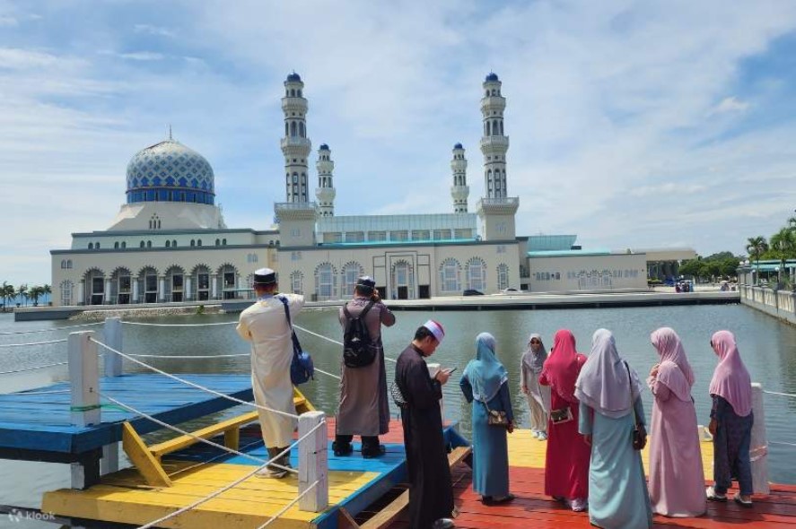 Masjid Terapung Likas: Harga Tiket, Waktu Operasi & Aktiviti (2026) 3 Aktiviti Menarik di Masjid Terapung Likas