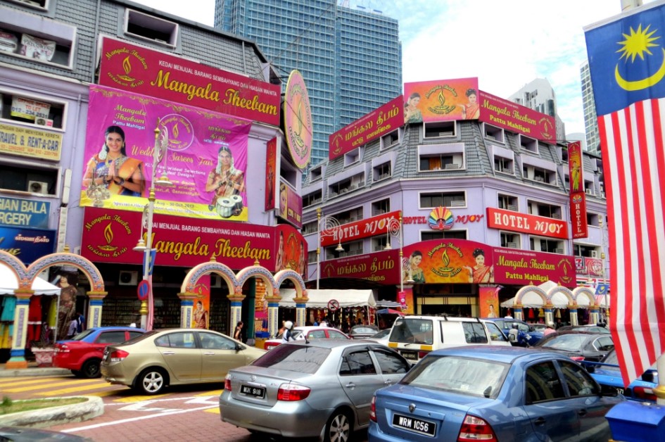 Little India: Harga Tiket, Waktu Operasi & Aktiviti (2026) 3 Beli Perhiasan India dan Barang Pooja