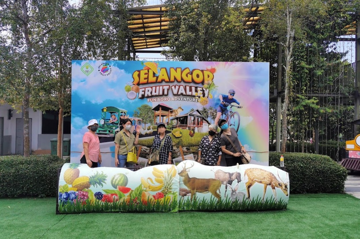 Bergambar-bersama-Keluarga Bergambar bersama Keluarga