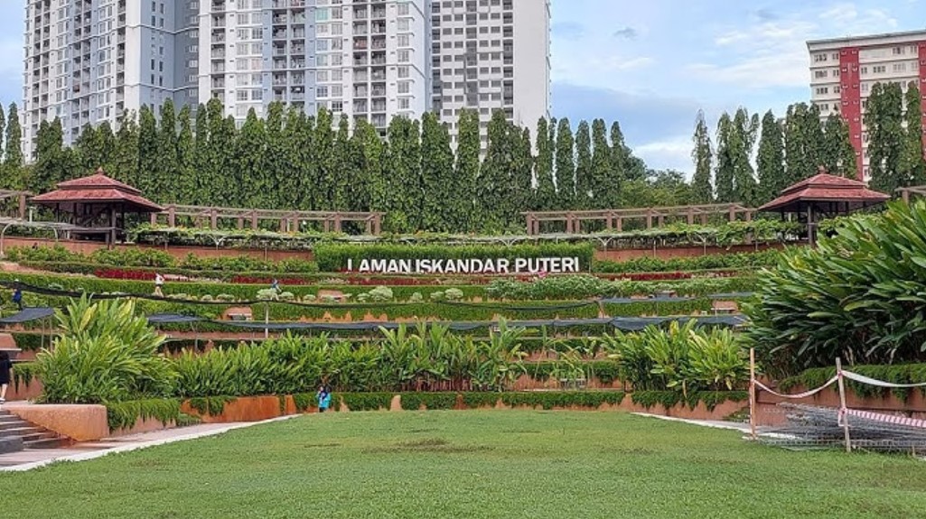 Taman Tasik Permaisuri: Harga Tiket, Waktu Operasi & Aktiviti (2026) 5 Main Bola di Taman Tasik Permaisuri