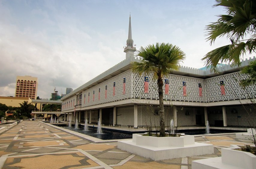 Masjid Negara: Harga Tiket, Waktu Operasi & Aktiviti (2026) 3 Meneroka Seni Bina