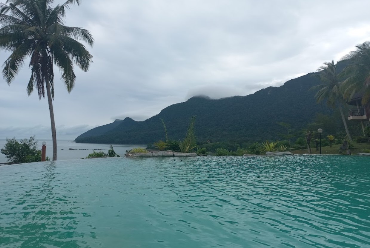 berenang-di-kolam-renang-besar berenang di kolam renang besar