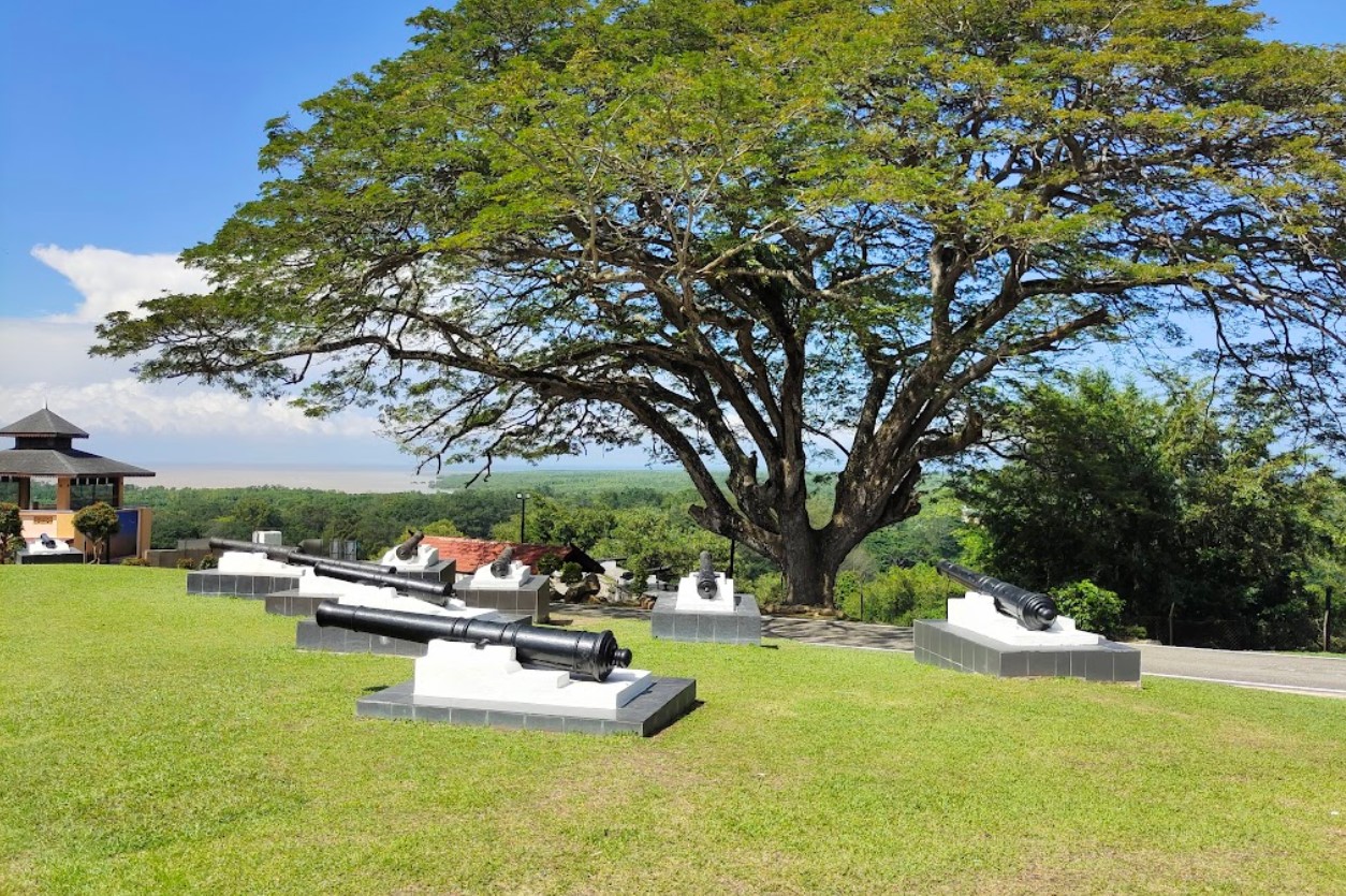 Meneroka-Tinggalan-Sejarah Meneroka Tinggalan Sejarah