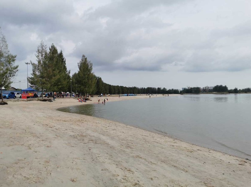 Tarikan di Pantai Klebang