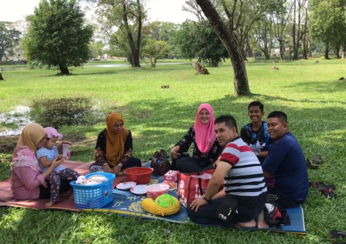 Berkelah-Bersama-Keluarga Berkelah Bersama Keluarga