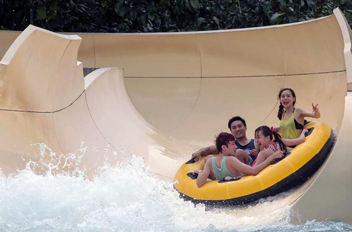 Family-Raft-Ride Family Raft Ride