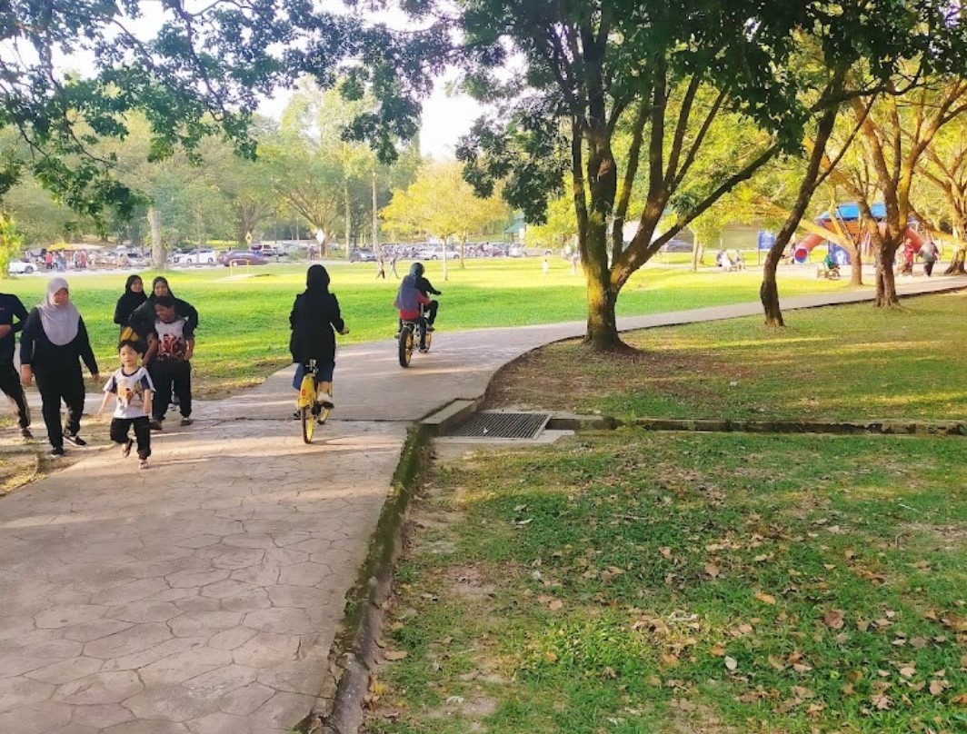 Menjelajah-Taman-dengan-Basikal Menjelajah Taman dengan Basikal
