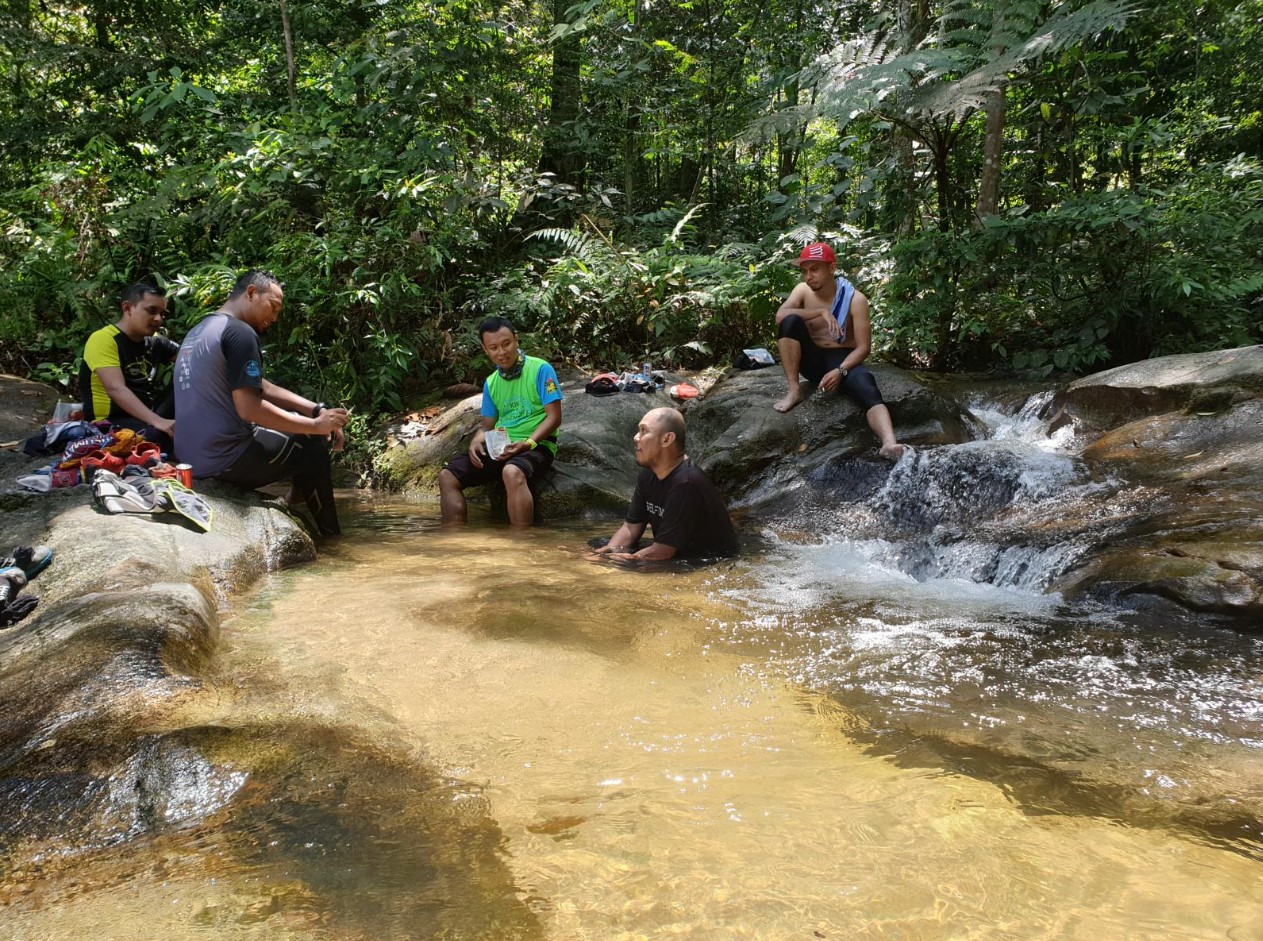 Picnic-di-Kawasan-Bersantai Picnic di Kawasan Bersantai