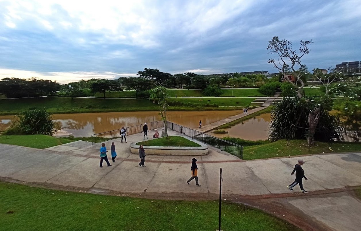 Berjalan atau Berlari di Trek Joging