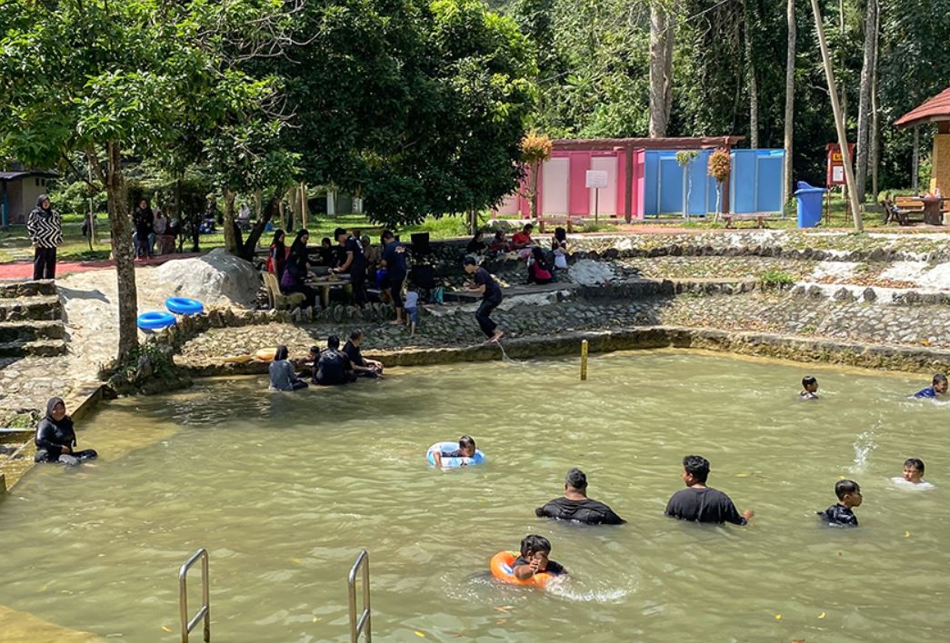 Mandi Manda dan Beriadah