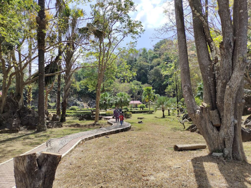 Mengunjungi-Taman-Rekreasi Mengunjungi Taman Rekreasi
